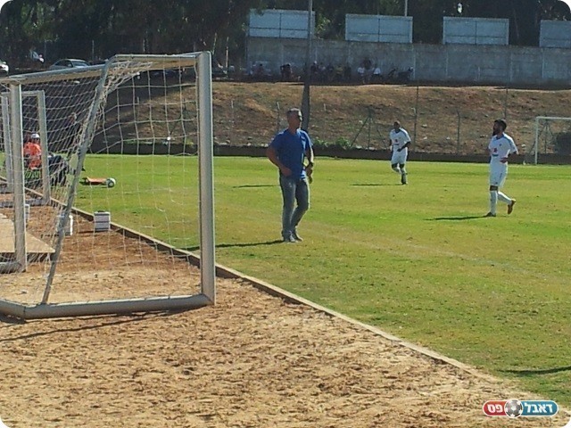 זה מריח טוב בינתיים. אוסמה מריח על הקווים מול פרדס חנה